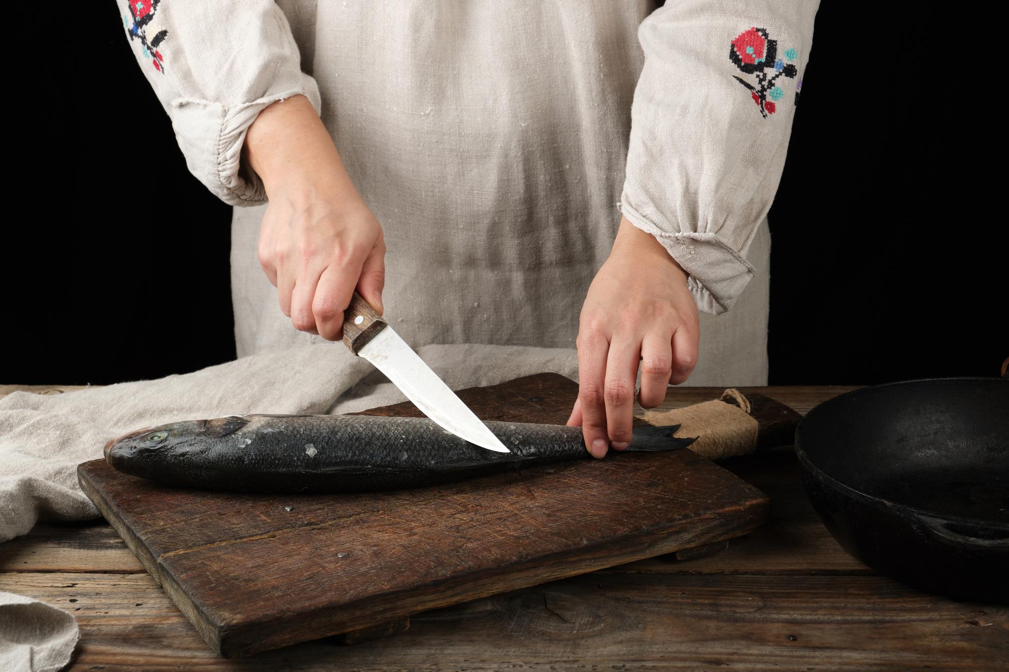 Chef online che mostra una tecnica di taglio